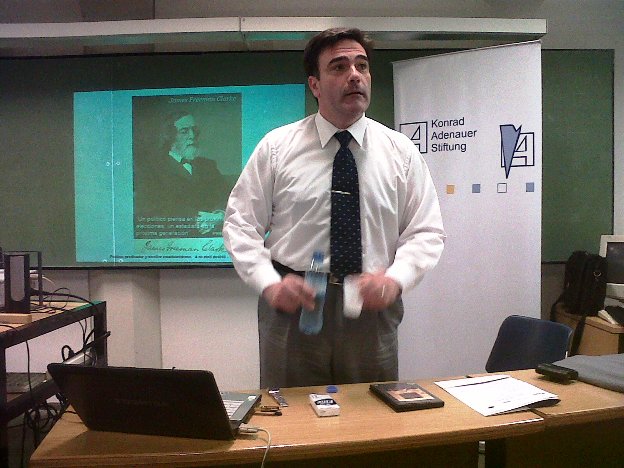 Diego Monasterio, docente del curso