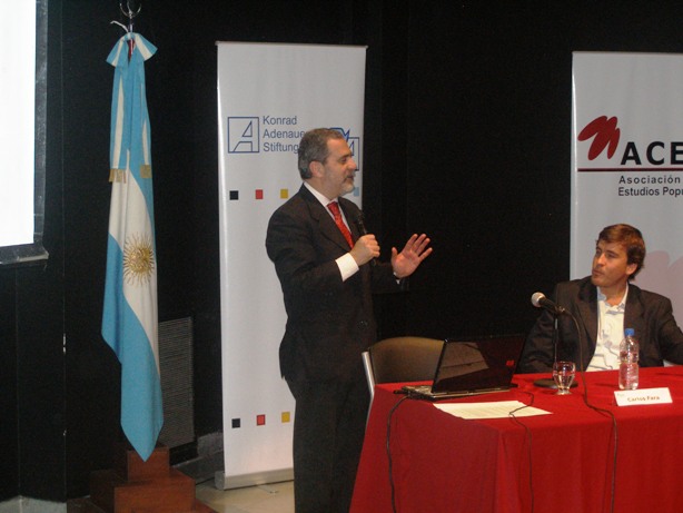 Analista político Carlos Fara